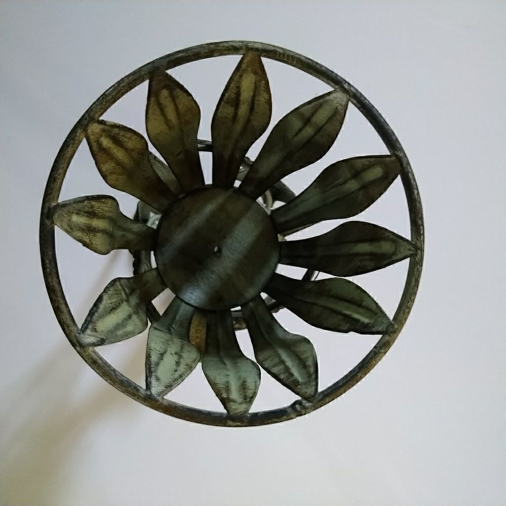 Metal Candle Holder‎ - Picture 3 of 8